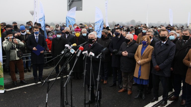 Most w Nowym Korczynie Tłumy na otwarciu, sprawę bada sanepid