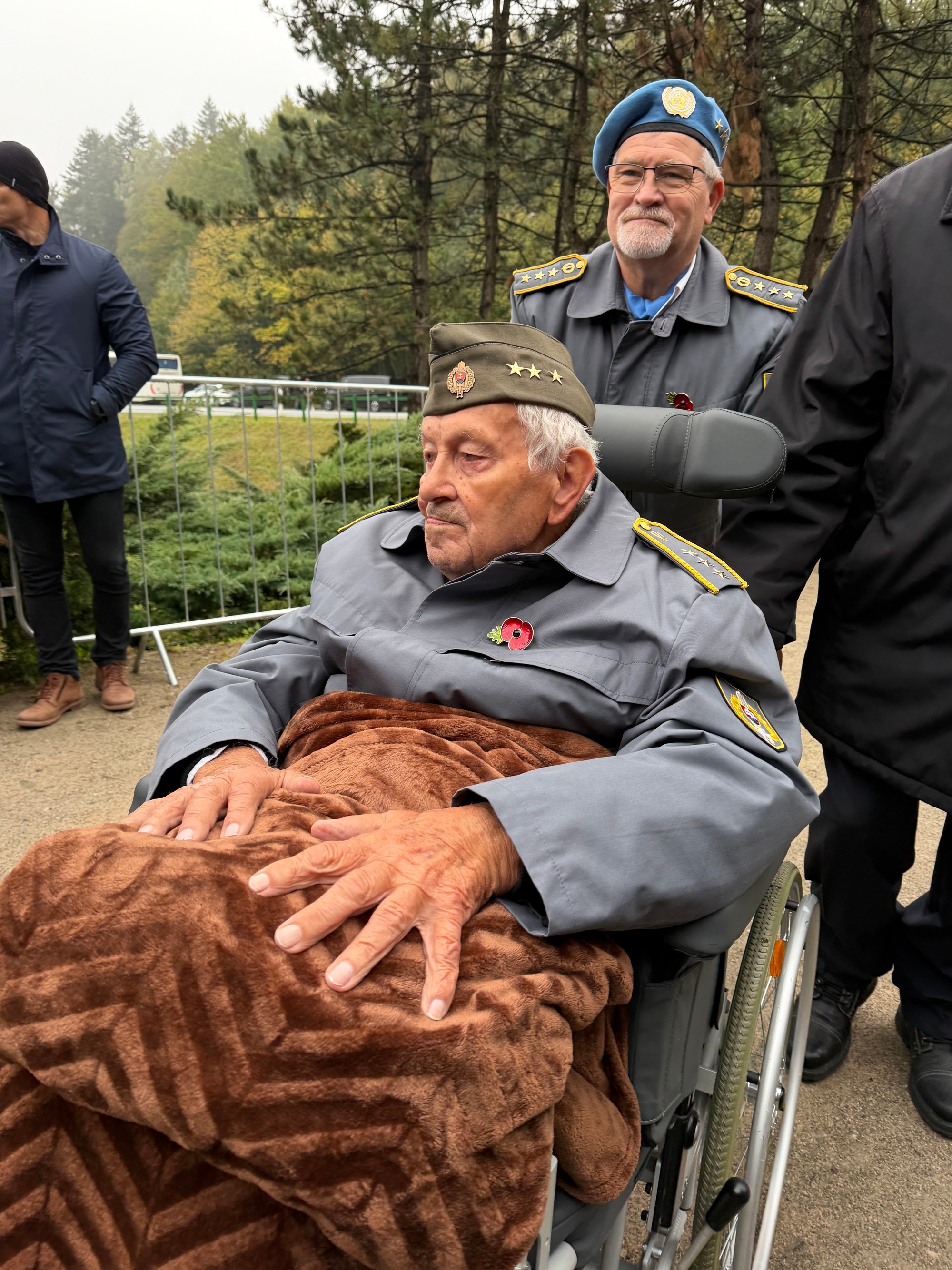 Vojnový veterán a účastník Slovenského národného povstania (SNP) Vladimír Strmeň počas osláv 81. výročia Karpatsko-duklianskej operácie.
