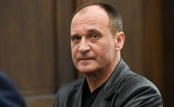 Wałęsa udostępnia zdjęcia domu Kukiza. Ten odpowiada mu "zakazaną" piosenką o "Bolku"