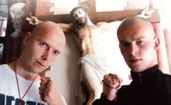 "Wciągnęła nas Unia, jak ćpuński nochal procha". Szkoła odwołuje koncert katolickich raperów, radni PiS protestują