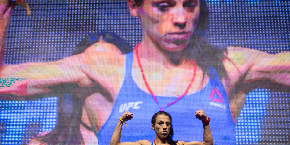 Joanna Jędrzejczyk jest pierwszą polką w UFC. 8 lipca 2016 roku, obroniła pas mistrzyni w wadze słomkowej