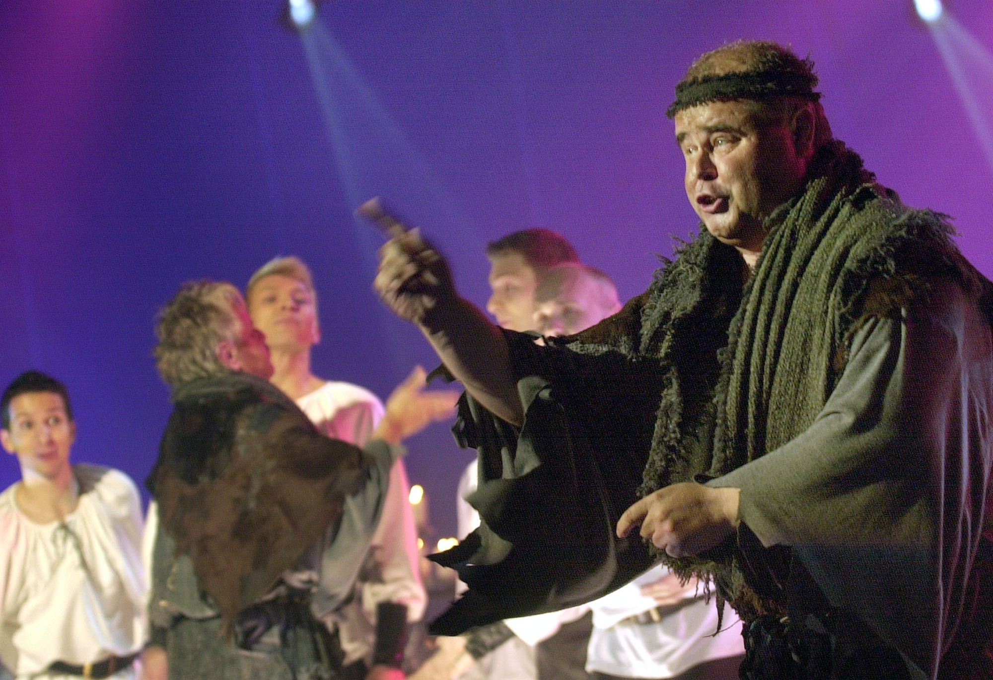 Marián Kochanský pri svojom vystúpení na motívy Shakespearovho Hamleta v roku 2002. 