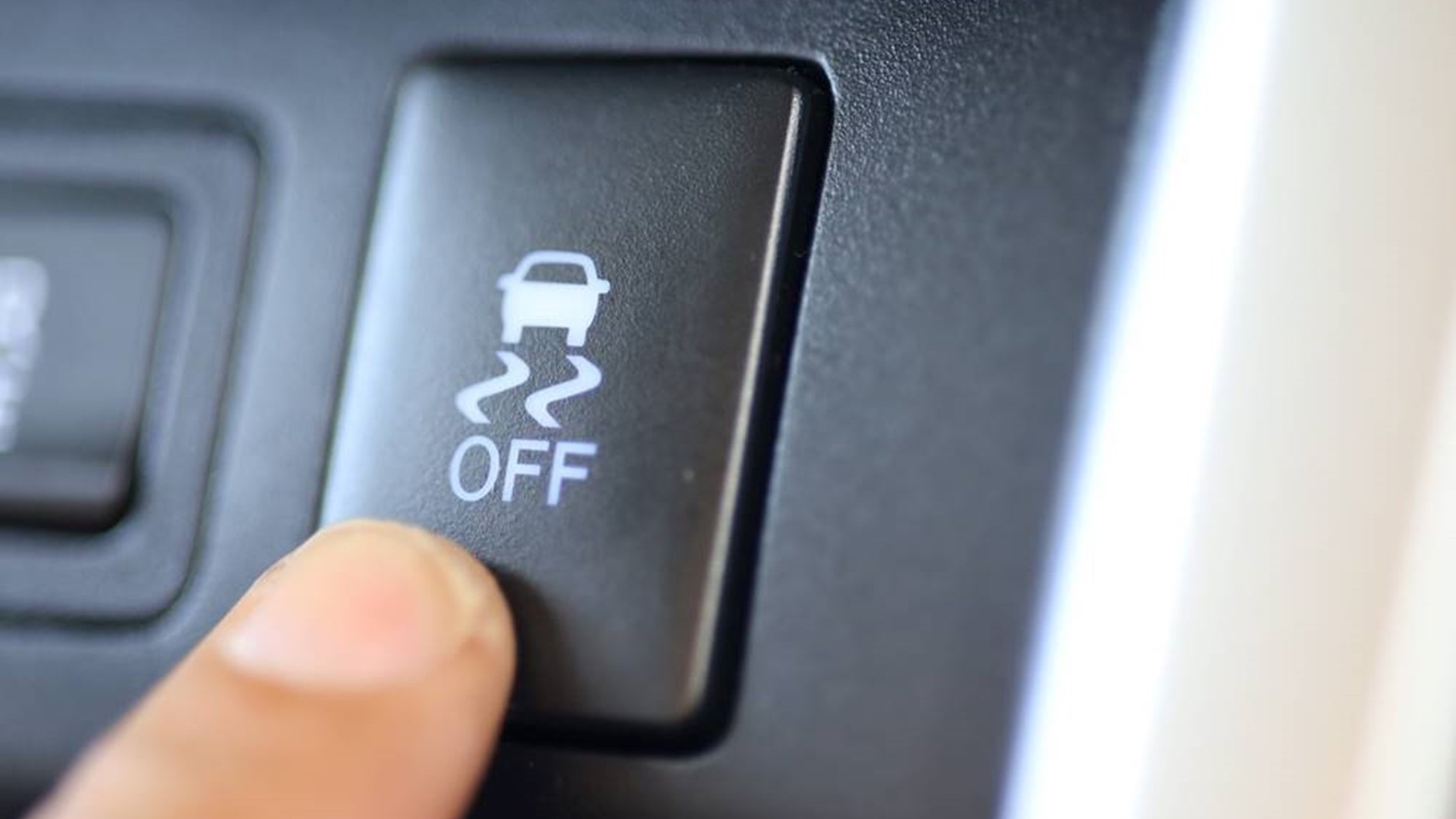 Kedy vypnúť ESP? V tejto situácii vám to môže zachrániť nervy aj peniaze!