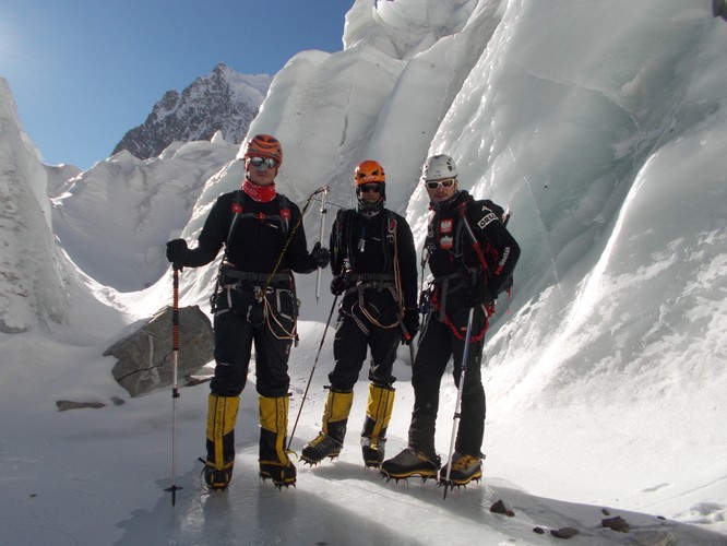Wyprawa na Broad Peak - Adam Bielecki, Artur Małek i Tomasz Kowalski na lodowcu