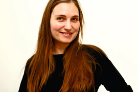 Emilija (28) iz Beograda je NESTVARNO LEPA i bez trunke ŠMINKE, a nakon ove TRANSFORMACIJE izgleda kao BOGINJA! Samo da joj vidite izvajane noge u MINIĆU i biće vam sve jasno