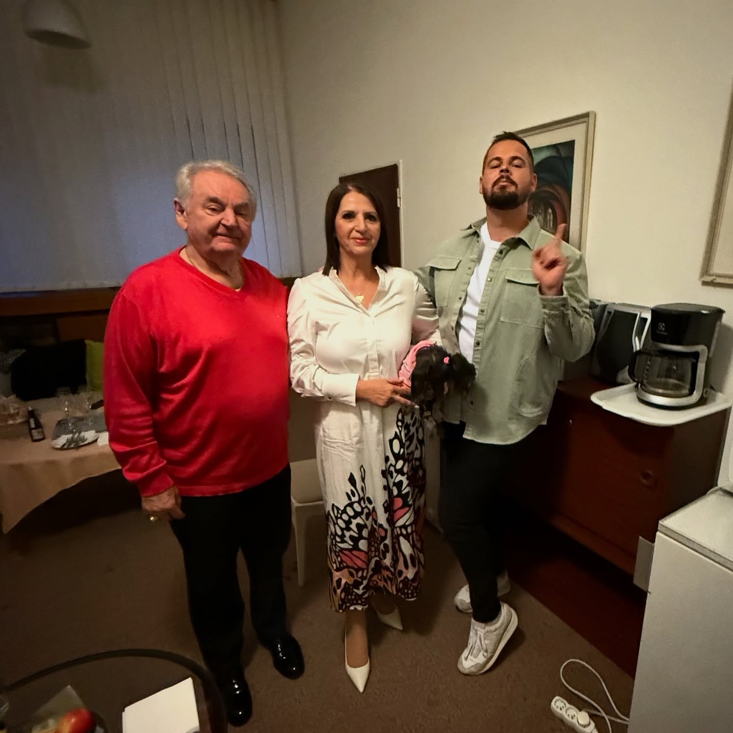 Slovenský spevák Peter Stašák, Nora Kabrheľová a Fero Joke.