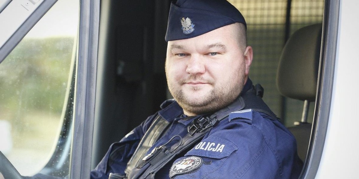 Sierżant sztabowy Kamil Mitura z policji w Puławach