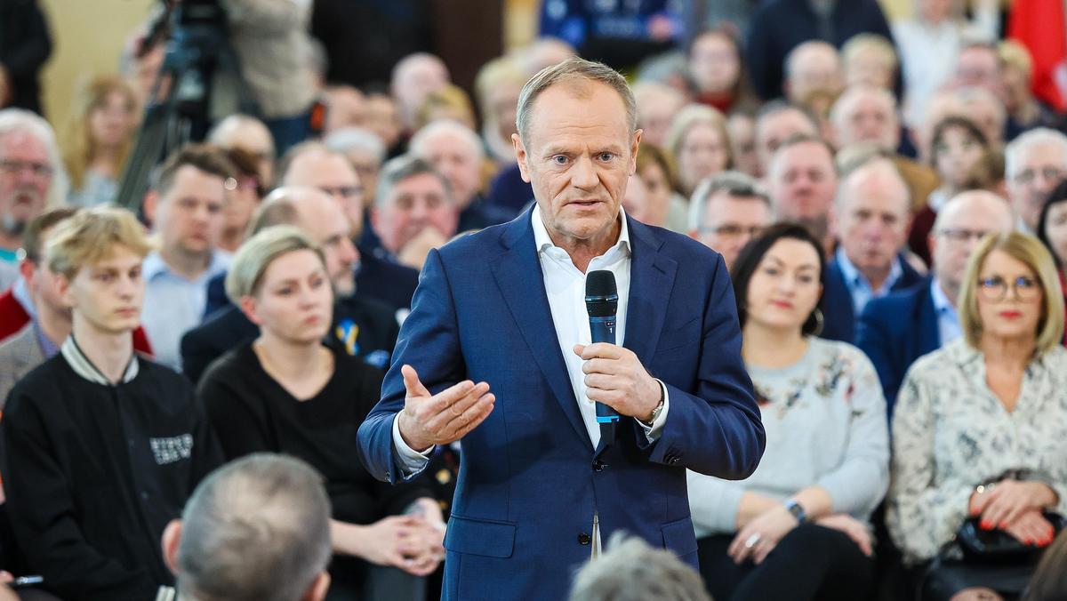 Donald Tusk podczas spotkania z mieszkańcami Chełmna, 3 kwietnia 2023 r.