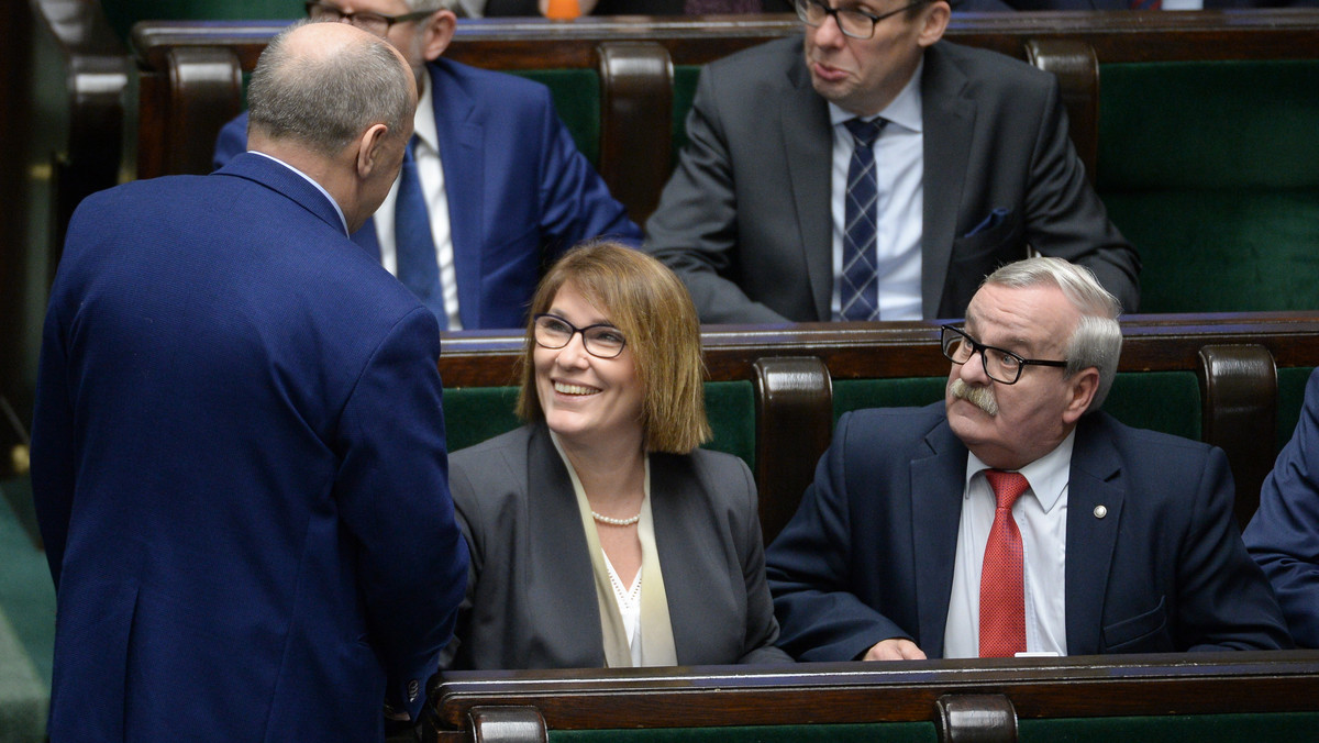 Beata Mazurek została wybrana na stanowisko wicemarszałka Sejmu. Na stanowisku zastąpiła ona nowego szefa MSWiA Joachima Brudzińskiego. Za kandydaturą Mazurek opowiedziało się 257 posłów, 39 było przeciw, 126 wstrzymało się od głosu. Nowa wicemarszałek poinformowała, że nadal będzie rzecznikiem prasowym Prawa i Sprawiedliwość.