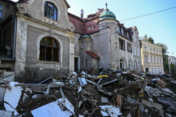 Lądek-Zdrój (woj. dolnośląskie), 20.09.2024. Lądek-Zdrój, 20 bm. po powodzi. (aldg) PAP/Maciej Kulczyński