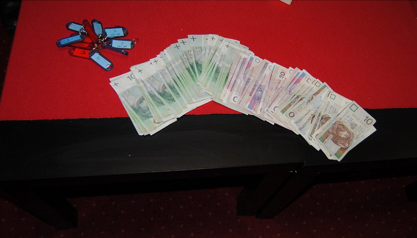 Policja w Gnieźnie zabezpieczyła 22 nielegalne automaty do gier