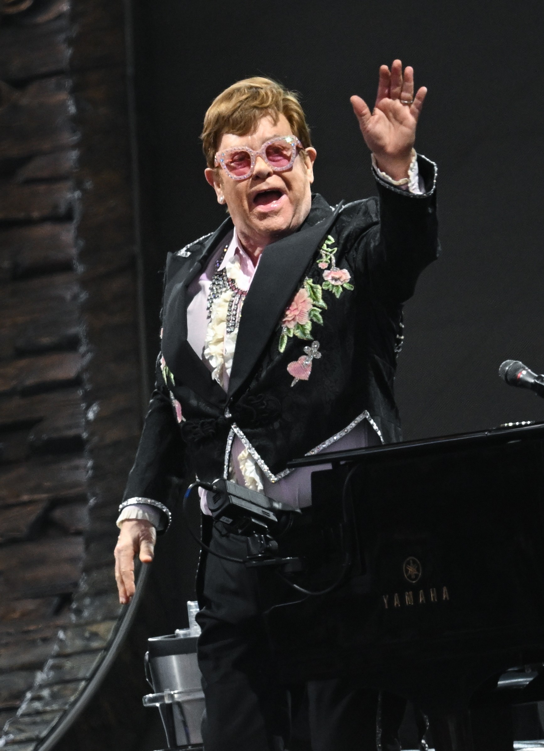 Spevák Elton John. 