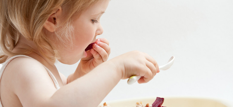 Rozszerzanie diety dziecka metodą BLW – na czym polega?