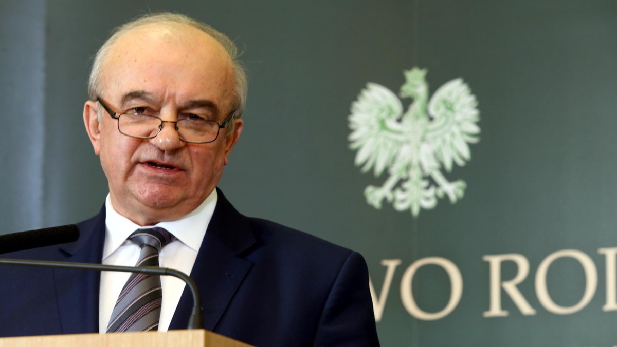 Minister rolnictwa Stanisław Kalemba poinformował w czwartek, że rezygnuje ze stanowiska, gdyż nie są realizowane działania dotyczące zwalczania skutków wystąpienia w Polsce afrykańskiego pomoru świń (ASF). Jego rezygnacja została już dostarczona premierowi.