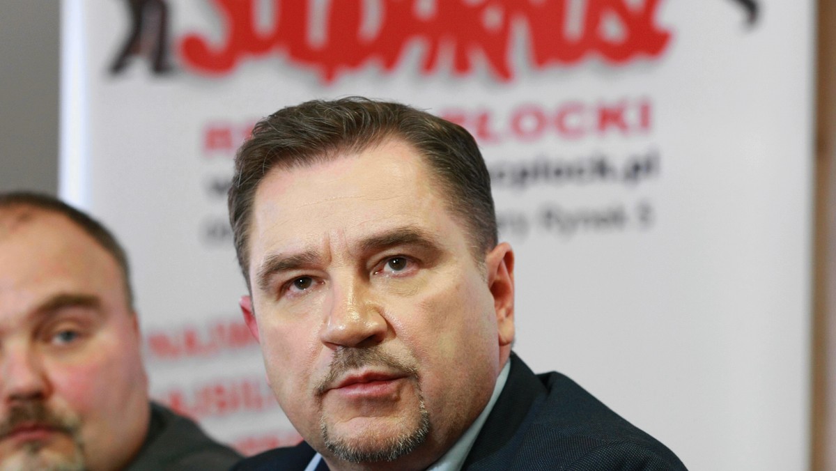 Przewodniczący NSZZ „Solidarność” Piotr Duda oświadczył w piątek, że związek nadal jest za wprowadzeniem zapisów o stażu pracy i okresach składowych do projektu ustawy o obniżeniu wieku emerytalnego. Powołał się na umowę związku z kampanii wyborczej prezydenta Dudy.