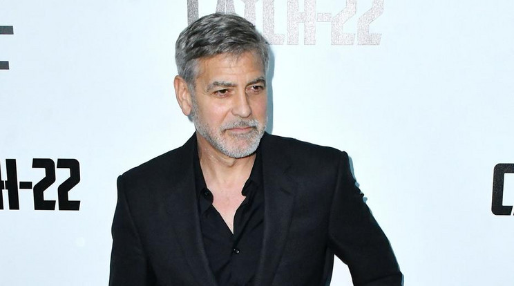 A világhírű frizurát maga Clooney készíti otthon / Fotó: Northfoto