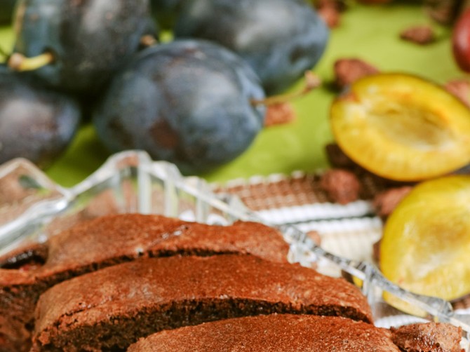 20344_cokoladne-snite-VELIKA-ock-photo-pie-with-plums-38796520