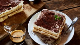 pyszny deser dla zakochanych. włoskie tiramisù to klasyka. podajemy przepis krok po kroku
