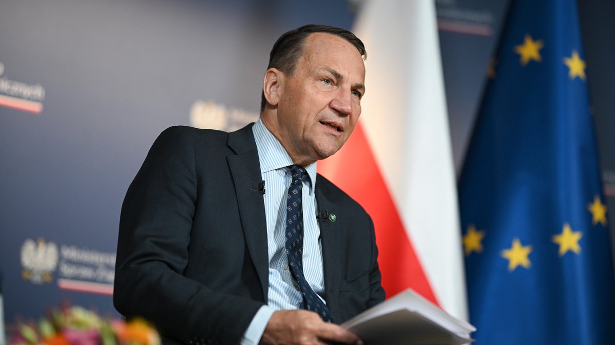 Radosław Sikorski uderza w byłego premiera. "Jest znany z tego, że kłamie"  - Wiadomości