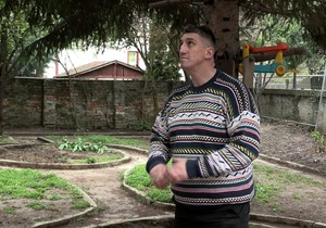 Kristijan Golubović ispred kuće Stele Savić