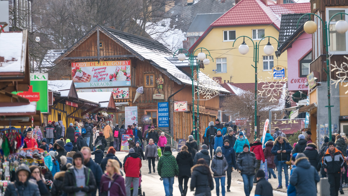 Ferie zimowe do zmiany? Samorządy górskie chcą "możliwości zarabiania"