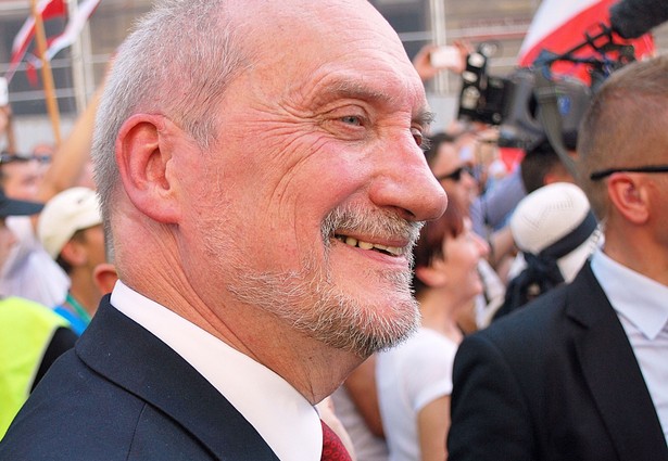 Macierewicz: To był zamach. Podkomisja złoży zawiadomienie o podejrzeniu popełnienia przestępstwa