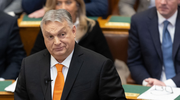 A miniszterelnök a kedvenc locsolóversét is elárulta /fotó: Zsolnai Péter