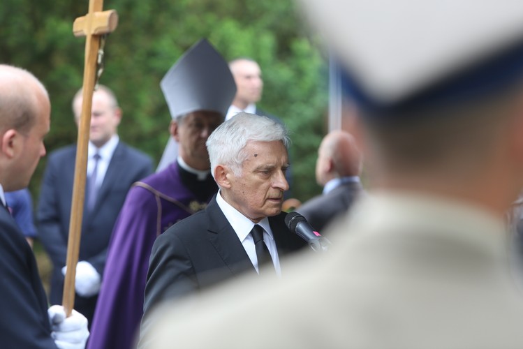 Jerzy Buzek na pogrzebie Andrzeja Urbańskiego