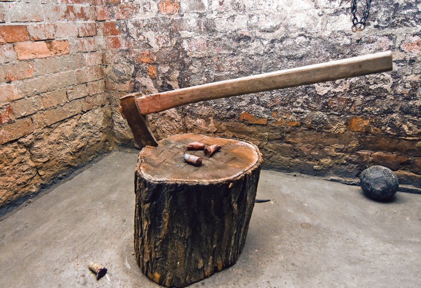 Vernu scenografiju uradila je Vladislava Munić Kanington