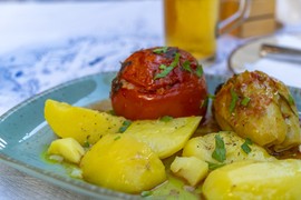 Ovako se prave NAJBOLJE POSNE PUNJENE PAPRIKE: Jednostavne, peku se sat vremena, a cela porodica će ih obožavati i kada prođe Uskršnji post