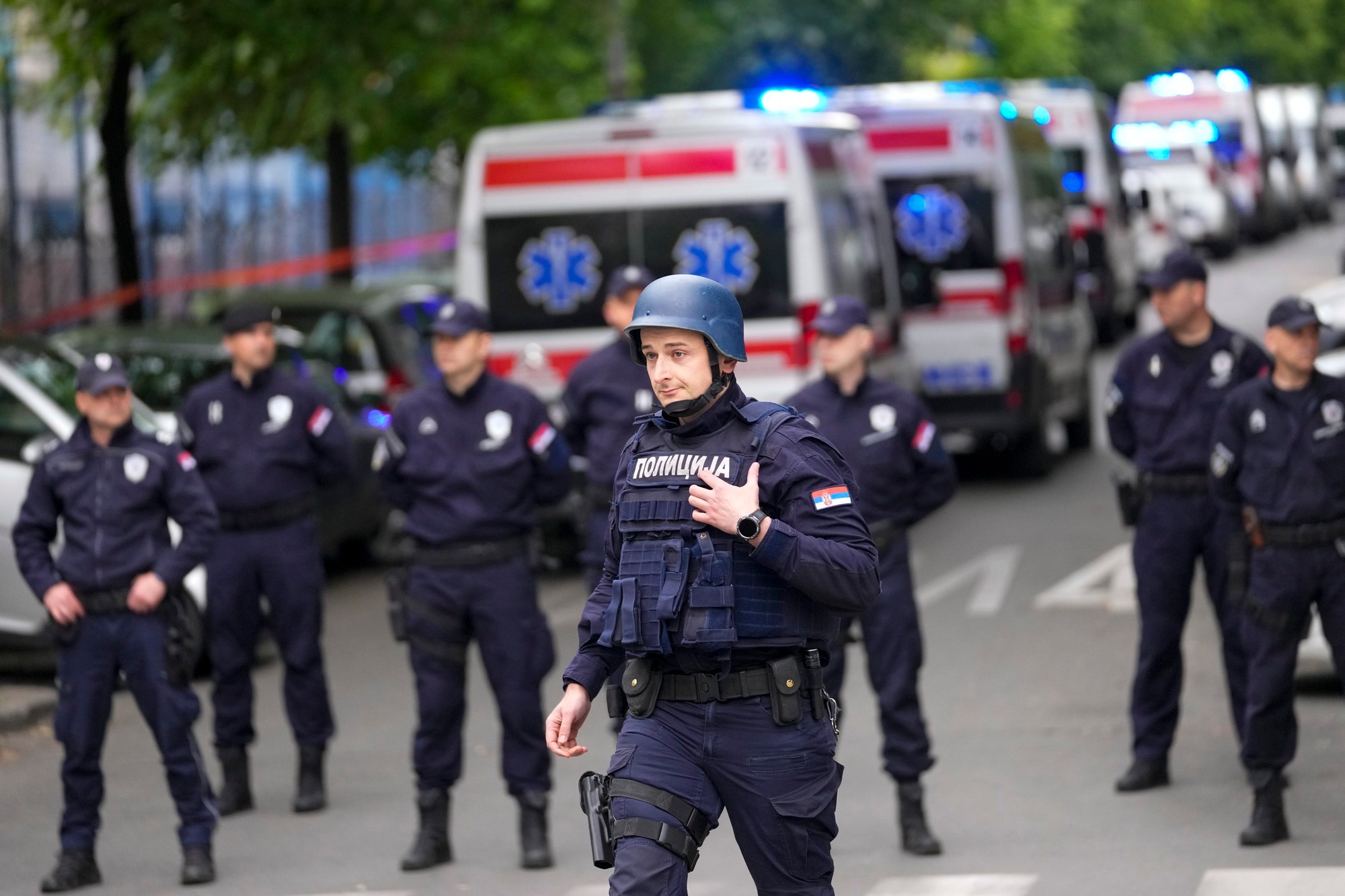 Streľba na základnej škole v srbskom Belehrade si vyžiadala niekoľko obetí.