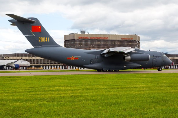 Chiński samolot transportowy Y-20