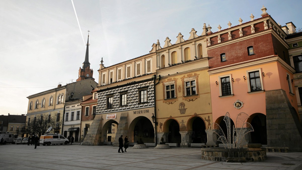 Jak już informowaliśmy, złożenie takiego dokumentu zapowiedział niemiecki właściciel fabryki. Hermann Weiler, który przed rokiem uratował zakład przed upadkiem. Niedawno przyznał pracownikom, że teraz nie może sobie poradzić z jego utrzymaniem - informuje Radio Kraków.