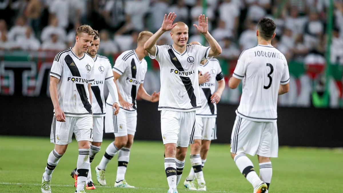 Piłkarski klub Legia Warszawa wydzieli pulę bezpłatnych miejsc na swoim stadionie dla weteranów wojskowych misji zagranicznych. To szczególne wyróżnienie i oddanie hołdu tym wszystkim, którzy służyli poza granicami kraju - powiedział wiceszef MON Bartosz Kownacki.