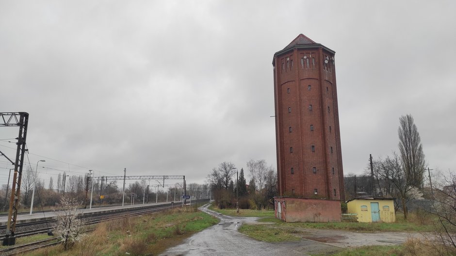 Wieża ciśnień obok dworca kolejowego w Sieradzu