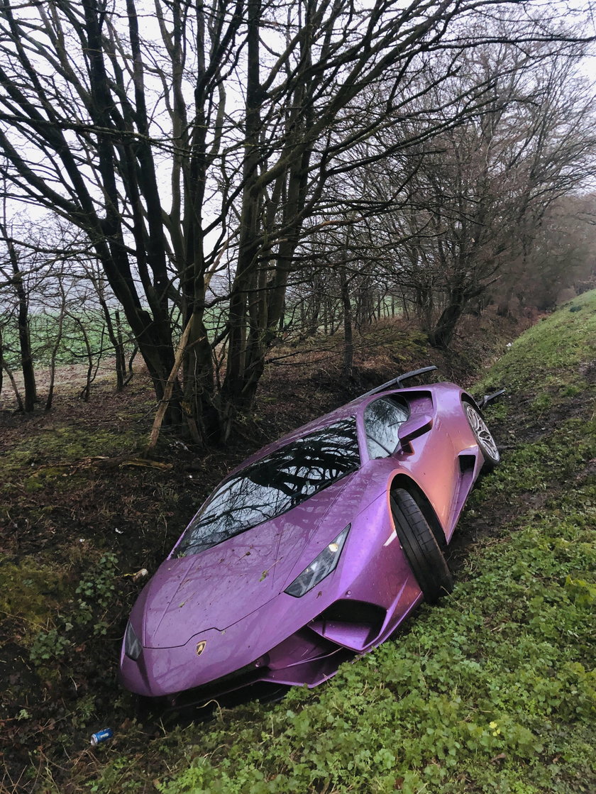 Wielka Brytania: Kierowcy w szoku. W rowie było Lamborghini