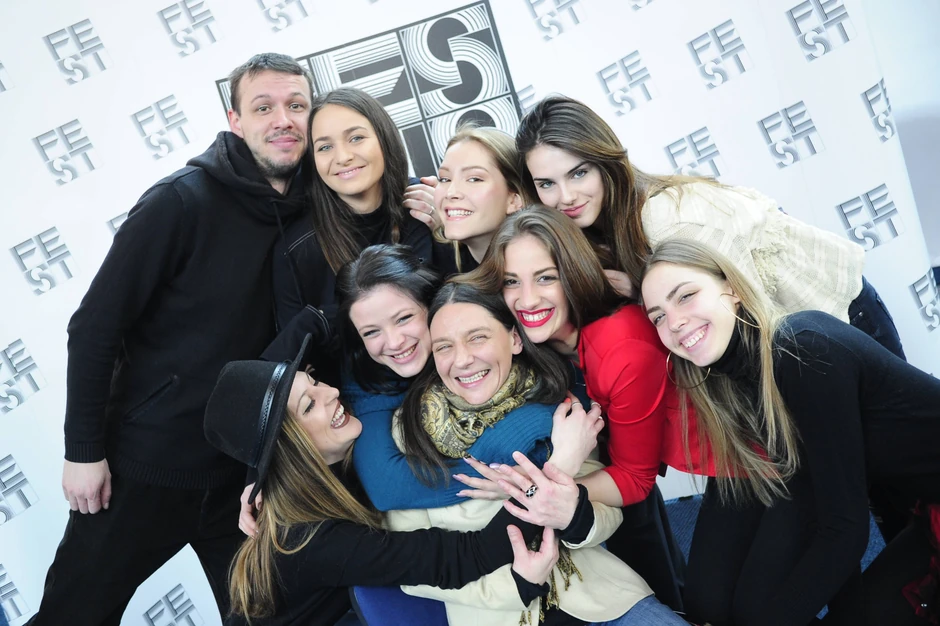 Rediteljka Jelena Marković okružena glumicama, Pretpostavka nevinosti, Fest