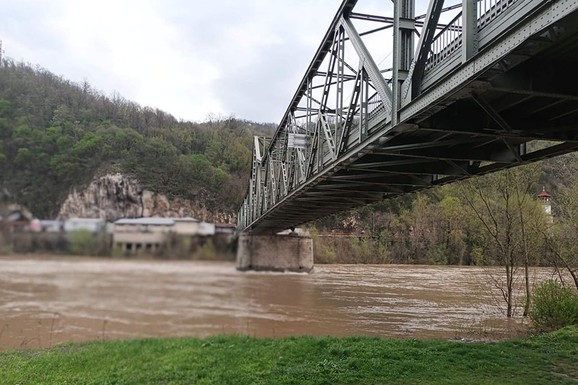 AKTIVIRALA SE KLIZIŠTA Drama u Zvorniku: Nadležne službe na terenu