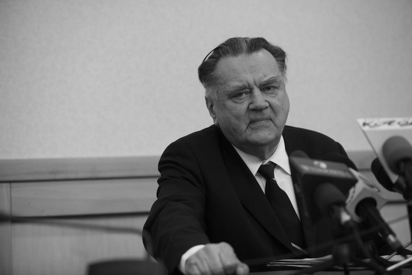 Trzydniowa żałoba narodowa po śmierci Jana Olszewskiego