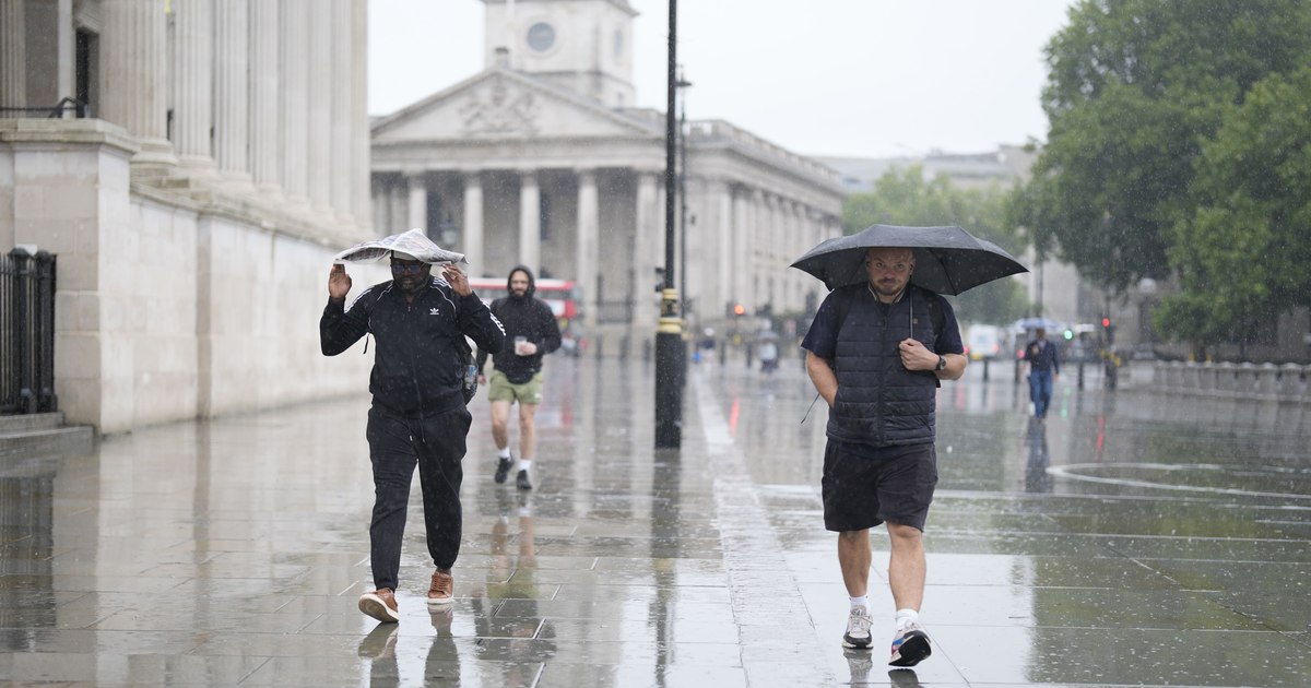 Storm Floris: Amber warnings as 85mph winds hit Scotland
