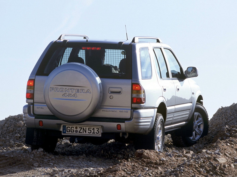 Opel Frontera dwudziestolatkiem