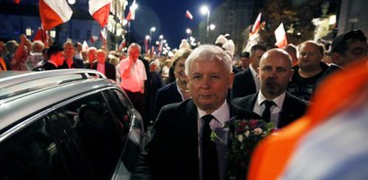 Kaczyński na miesięcznicy smoleńskiej. Gdzie Duda?