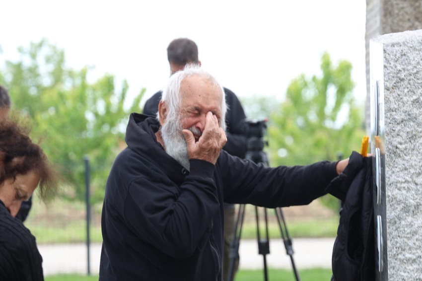 Potresne scene kod spomenika 