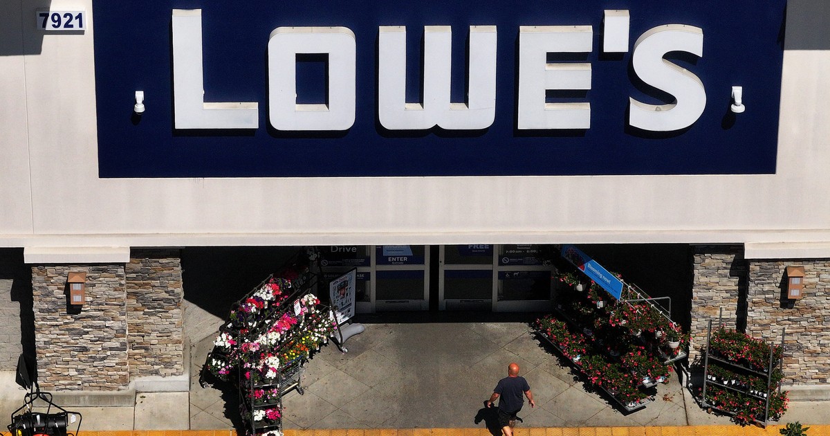 Lowe's salaries revealed: How much the home improvement retailer pays ...
