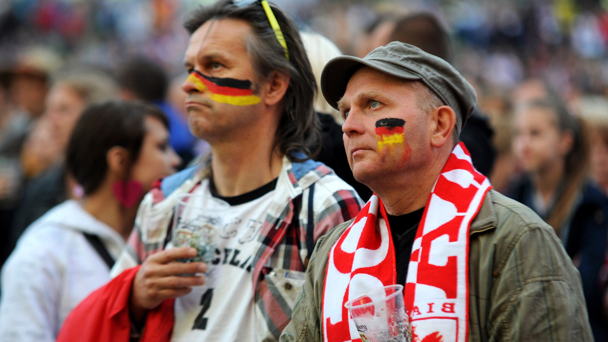 Niemieccy komentatorzy wskazują dziś, że wczesne odpadnięcie gospodarzy Euro 2012 z turnieju stłumiło nastroje w Polsce i na Ukrainie. "Nawet gwiazdy showbiznesu takie jak Noel Gallagher nie są w stanie wzbudzić euforii" - pisze Die Welt.