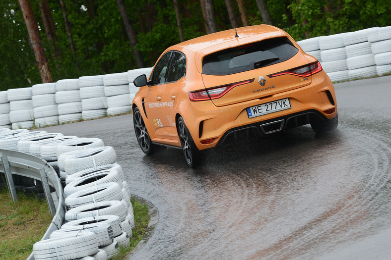 Renault Megane RS Trophy, Alpine A110