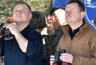 Andrzej Duda i szef MON Mariusz Błaszczak podczas manewrów wojskowych Anakonda-20