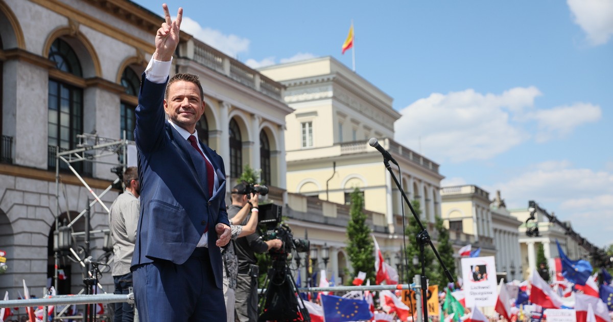 Dwa marsze w Warszawie. Dwa marsze w Warszawie. Tusk: Polsko, obudź się. Tak nie może być [RELACJA]