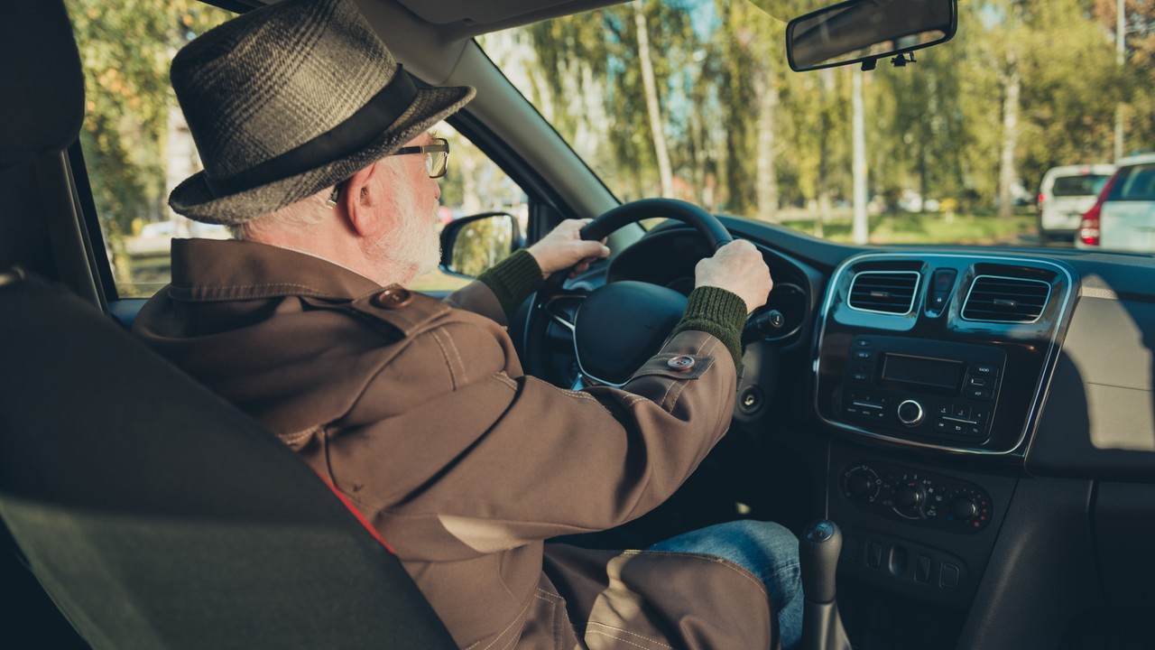 Objawy demencji, o których wolimy nie mówić. "Większość pacjentów po raz pierwszy wykazała ryzykowne zachowania przestępcze"