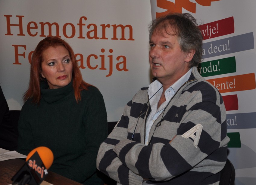 Tanja Bošković uručila je danas donaciju Miloradu Mandiću Mandi